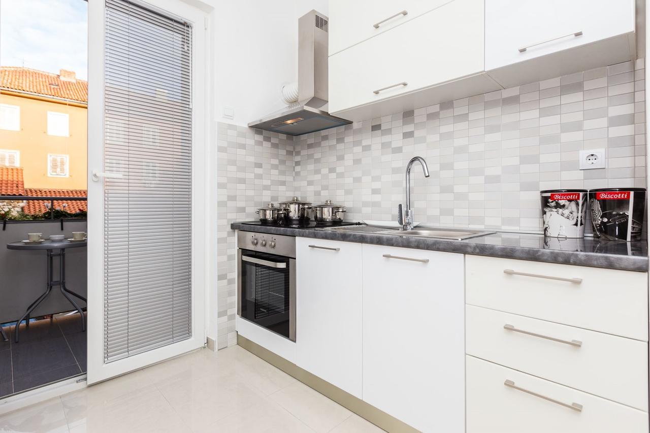 Fifi Apartment W. Parking In Old Town Zadar Exteriör bild