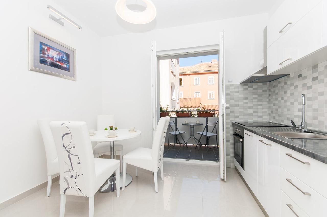 Fifi Apartment W. Parking In Old Town Zadar Exteriör bild